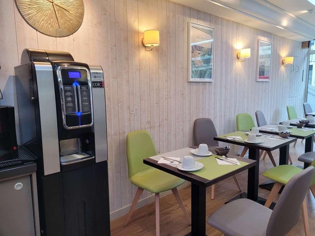 Brit Hotel Des Halles Конкарно Ресторан фото