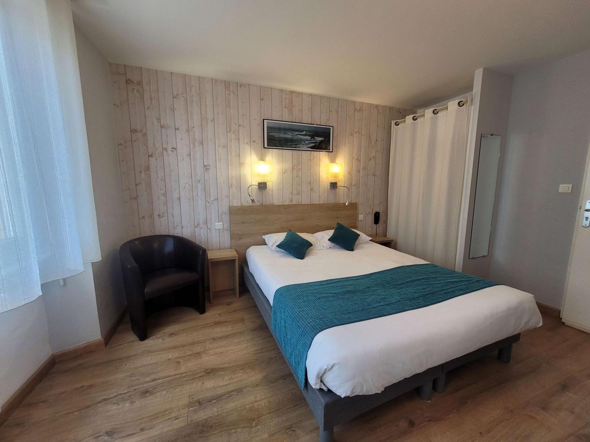 Brit Hotel Des Halles Конкарно Экстерьер фото