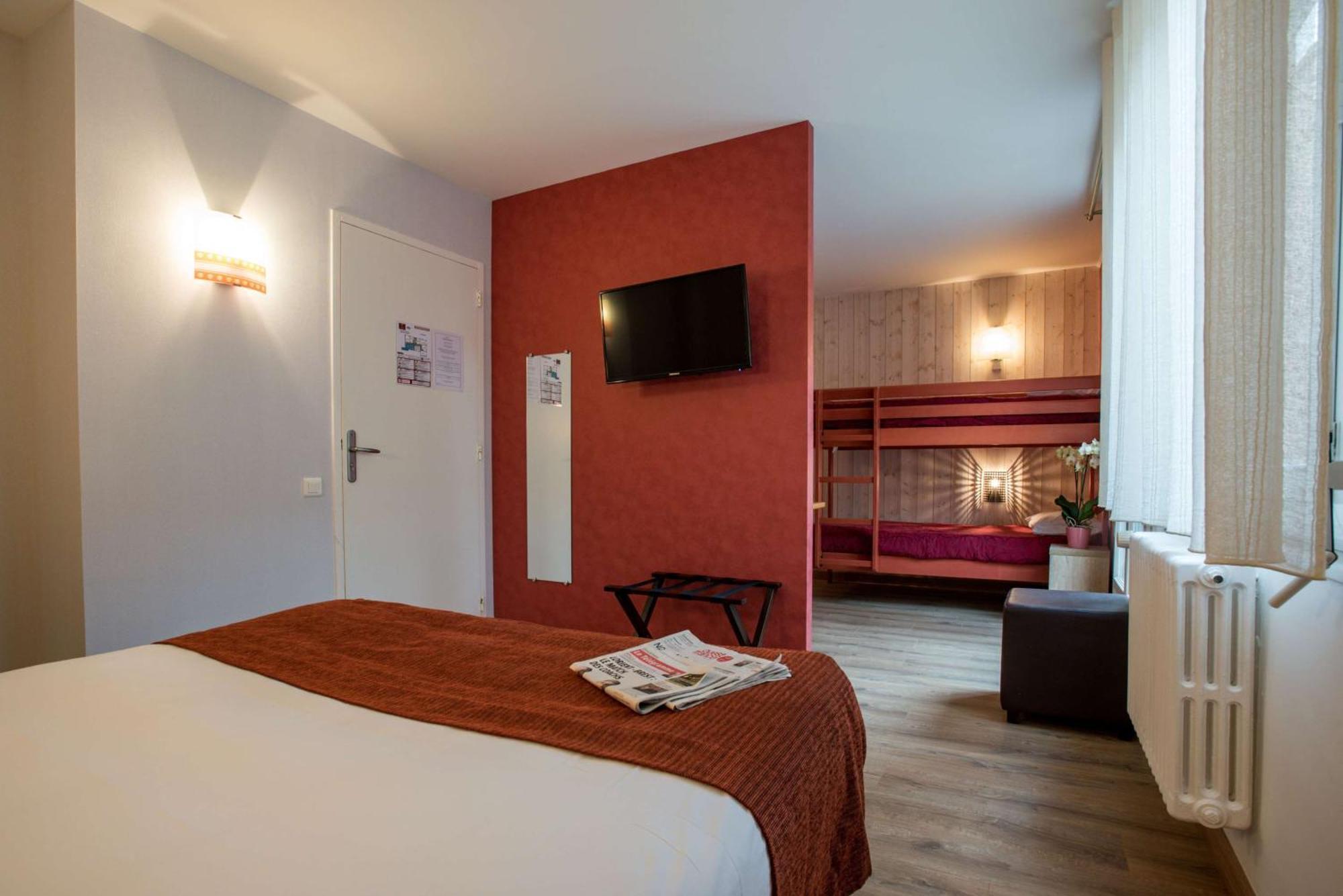 Brit Hotel Des Halles Конкарно Экстерьер фото