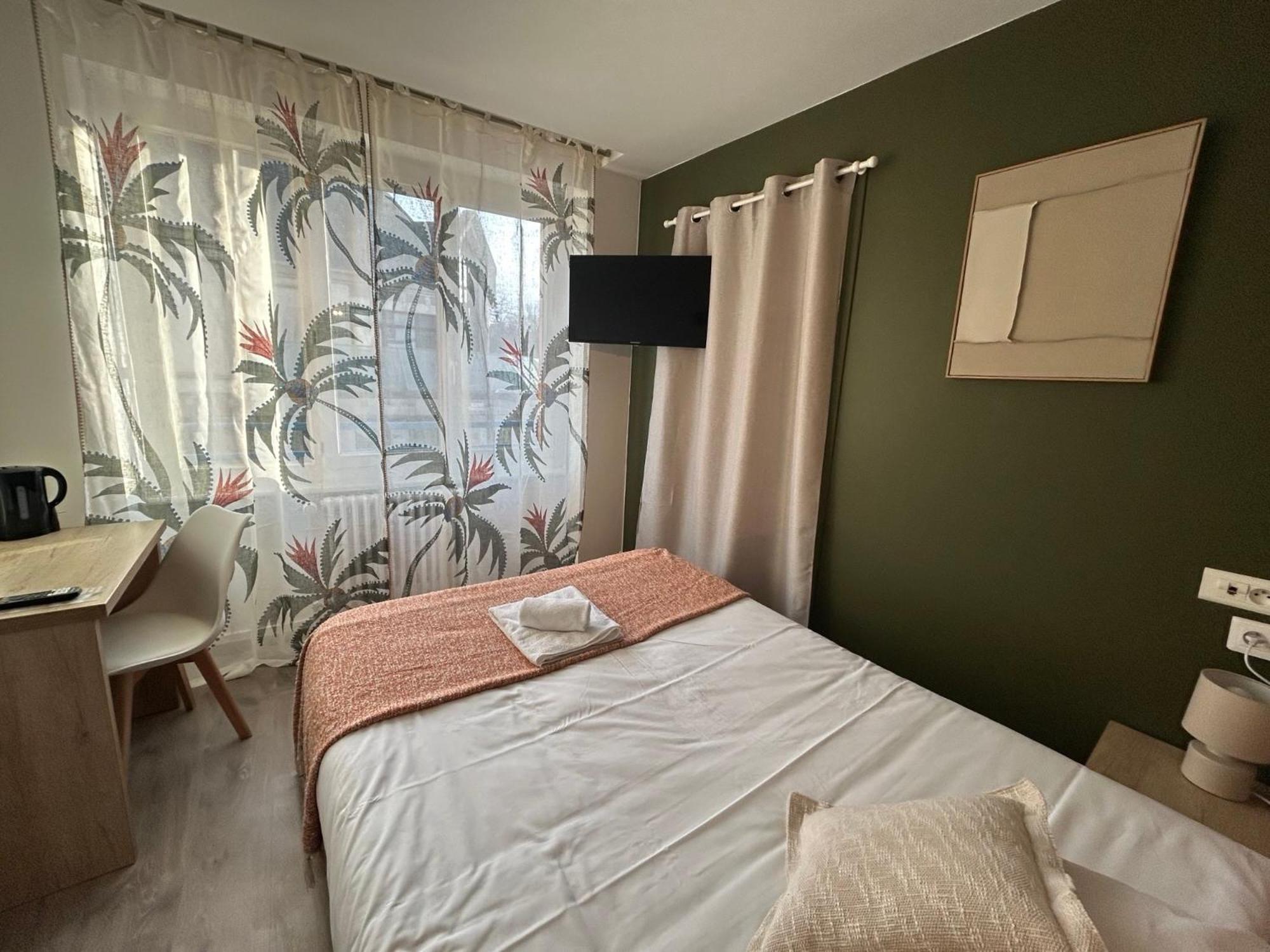Brit Hotel Des Halles Конкарно Экстерьер фото