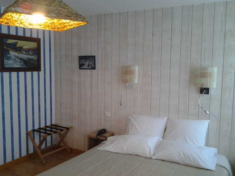 Brit Hotel Des Halles Конкарно Экстерьер фото